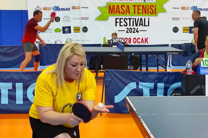 Kemer'de masa tenisi festivali başladı.