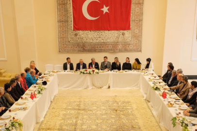 RAHMAN ŞEKER TURİZMCİLERLE BİR ARAYA GELDİ.