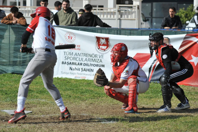 KEMER'DE BEYZBOL ŞAMPİYONASI YAPILIYOR.