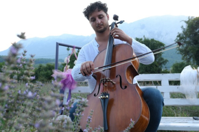 LAVANTALAR İÇİNDE ÇELLO RESİTALİ