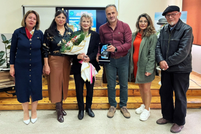 CANSIN EROL GENÇLERLE BİR ARAYA GELDİ
