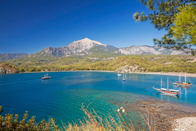 KEMER'DE SARI YAZ GÜNLERİ BAŞLADI