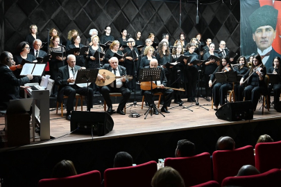 7’DEN 70’E ATATÜRK KONSERİ KEMER’DE UNUTULMAZ BİR GECEYE DÖNÜŞTÜ