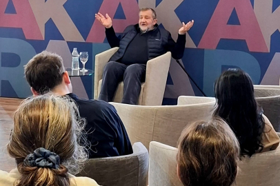 COŞKUN ARAL KEMER'DE KİTAPSEVERLERLE BULUŞTU