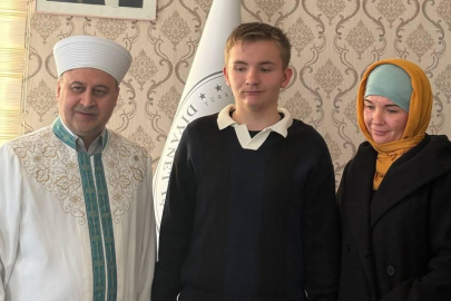 KEMER'DE RUS ANNE VE OĞLU MÜSLÜMAN OLDU